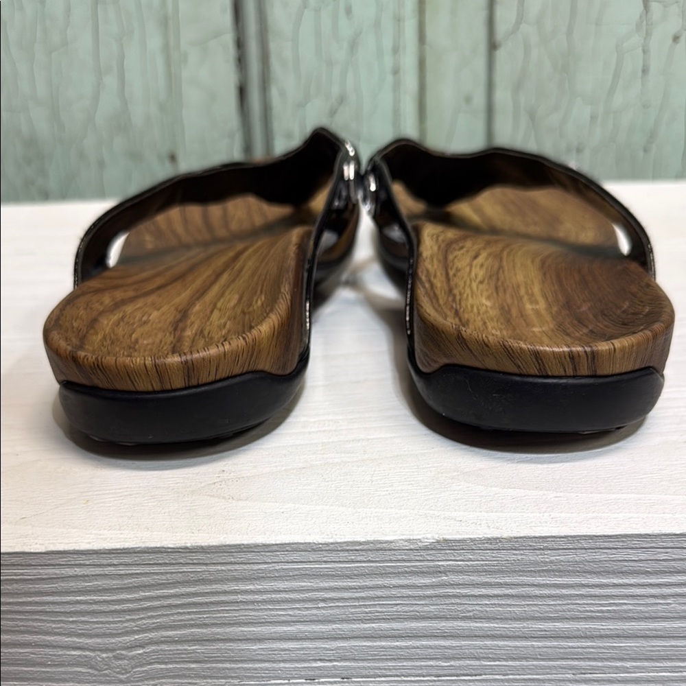 Vionic Black and Brown Sandals with Metallic Accents - Picture 5 of 7